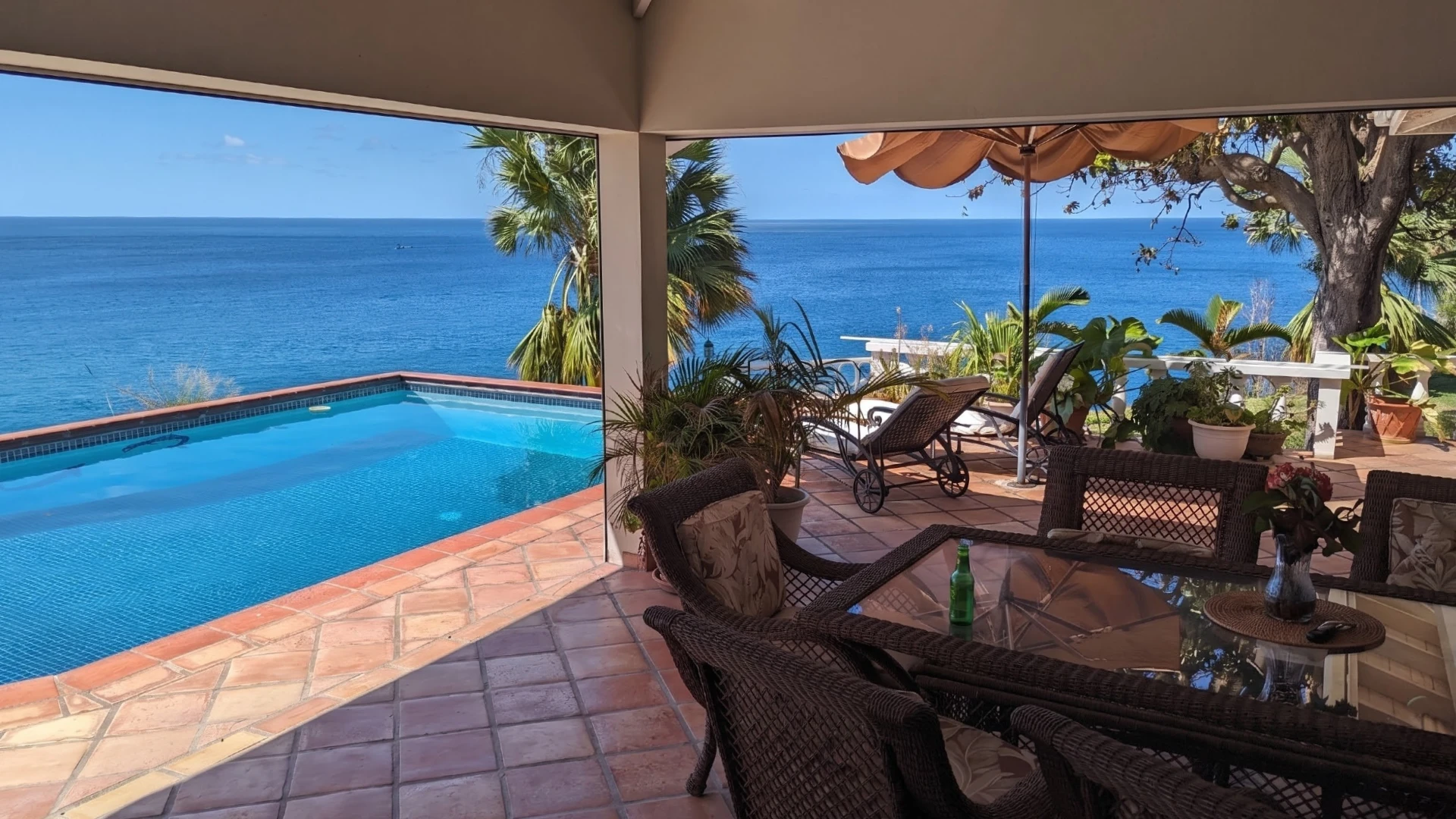 Villa Avalon Covered Outdoor Living Room