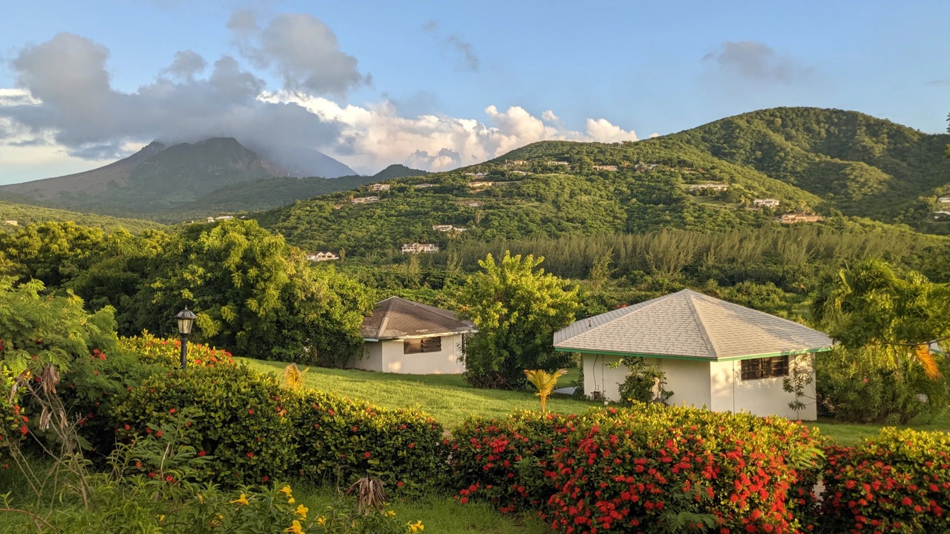 Vue Pointe Hotel & Restaurant